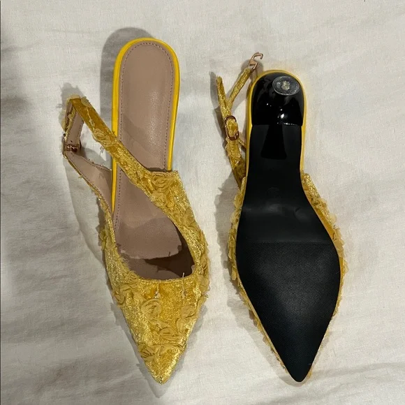 Elegant Yellow Textured Women's Shoes - Picture 4 of 4